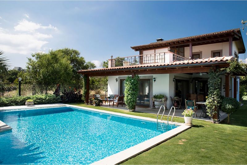 4 Bedroomed Villa With Beatiful Garden And Private Pool in Yalikavak