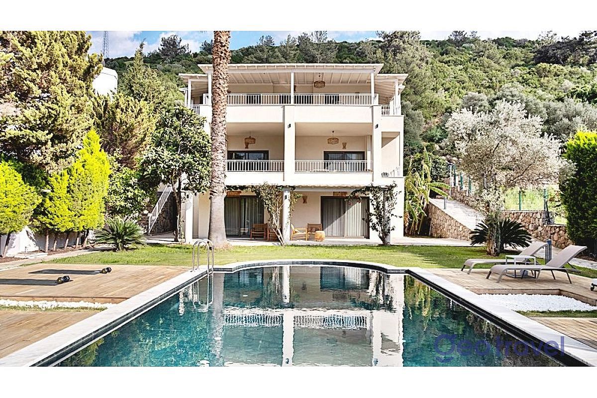 torba-mansion-outdoor-12-2-11-15445381392.jpg