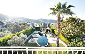 <p>This beautiful and comfortable apartment, located in Bodrum Torba with a wide nature view, is part of our touristic facility consisting of three independent apartments and is situated on the top floor - 